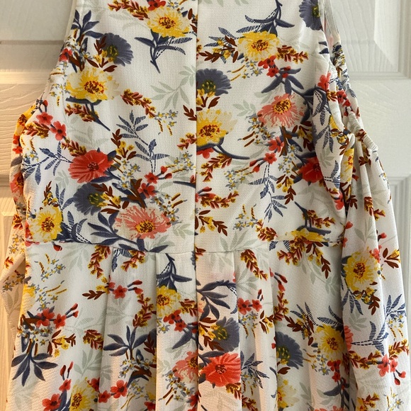 Beautiful Cold Shoulder Dress - Picture 8 of 8